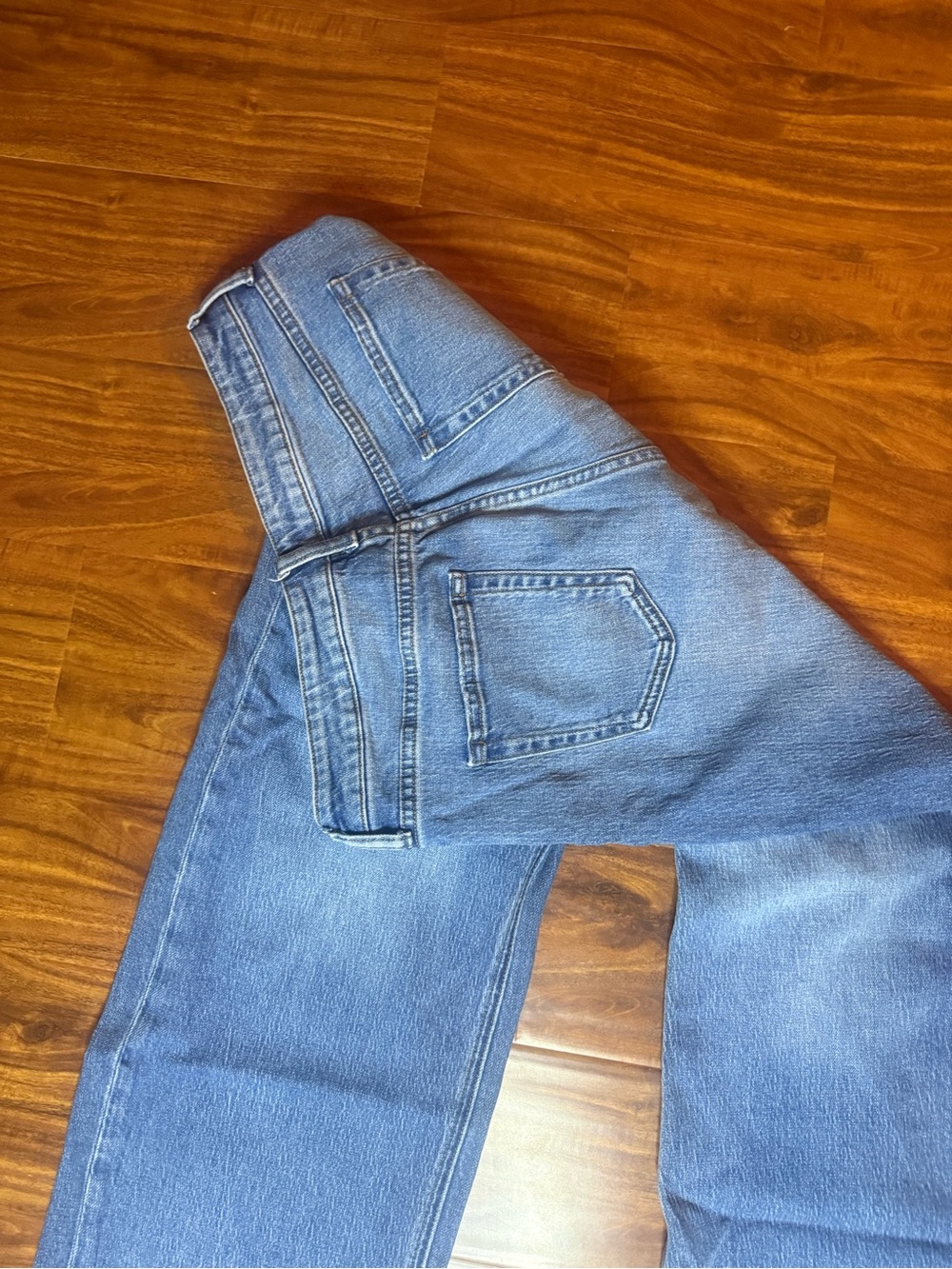 Quince Woman’s Relaxed Straight-Leg Jeans in Faded Blue - Picture 3 of 3